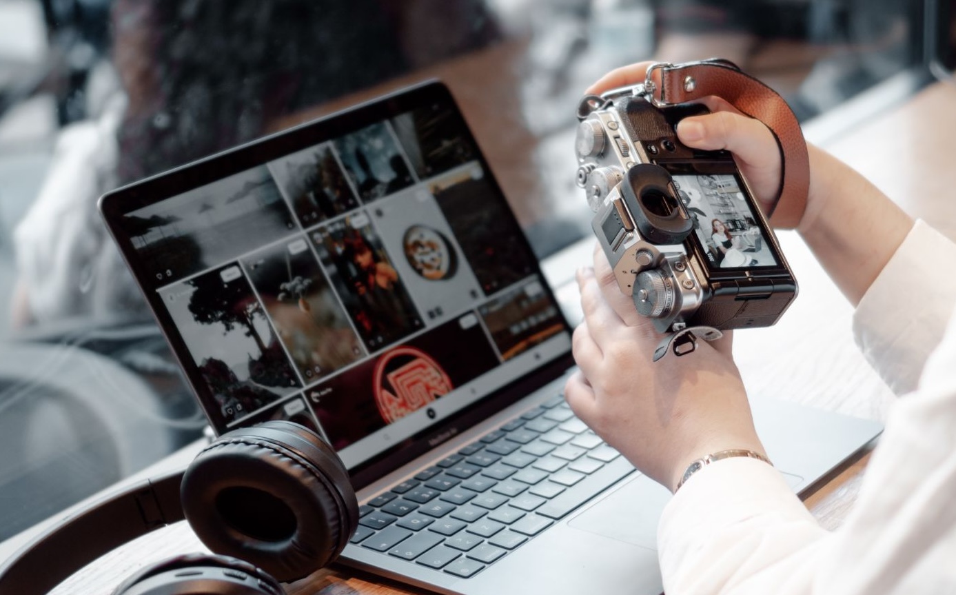 digital photo album on a computer